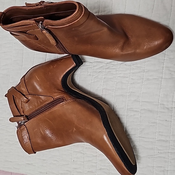 New Sam Edelman Booties 9.5 - Picture 2 of 5